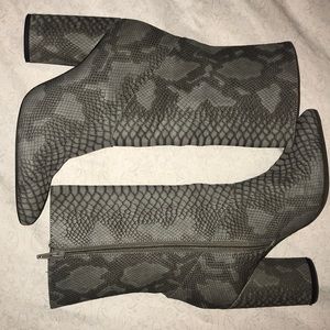 Snake Skin Gray Booties